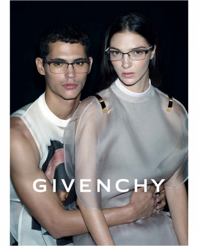 Первый кадр рекламной кампании оптики Givenchy