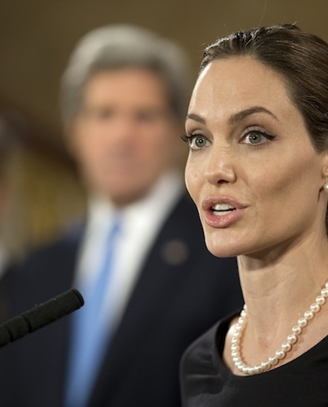 Анджелина Джоли на саммите G8