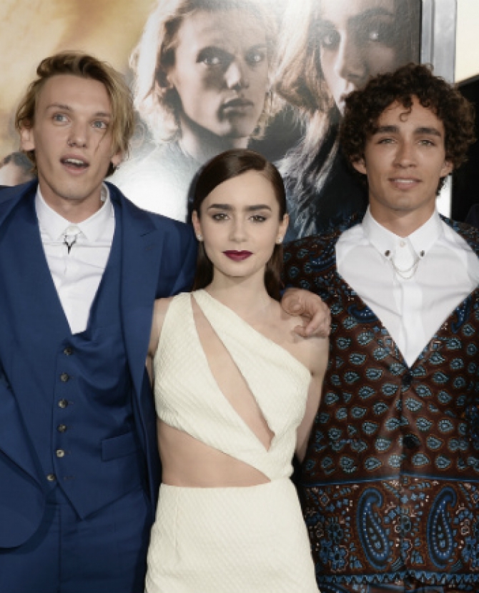 Лили Коллинз на премьере \"Орудия смерти: Город костей\"