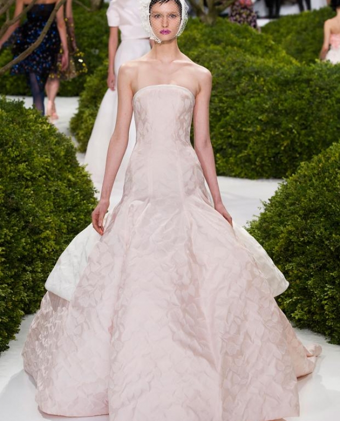 11 платьев-бюстье недели высокой моды