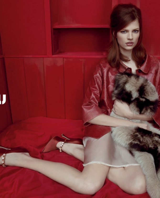 Знаковые вещи весны: меховые горжетки Miu Miu