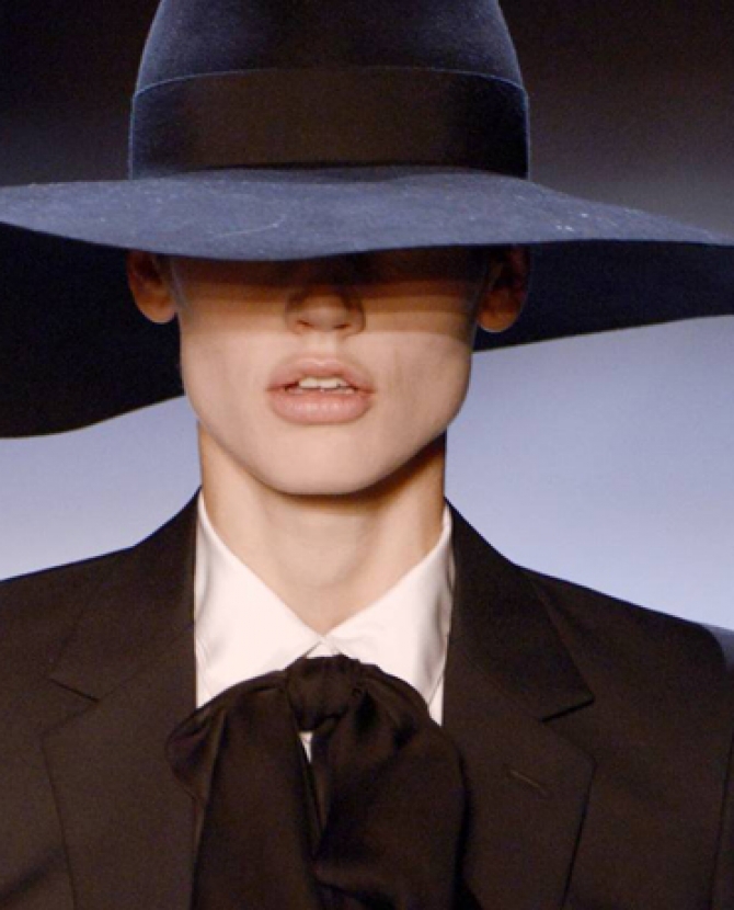 Знаковые вещи весны: шляпы Saint Laurent