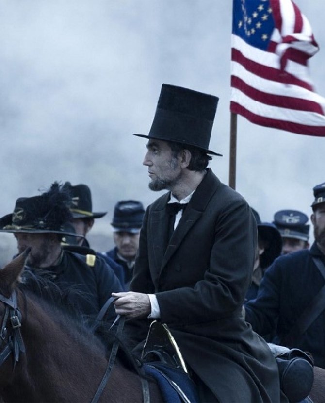 Спилберг обвинен в искажении фактов