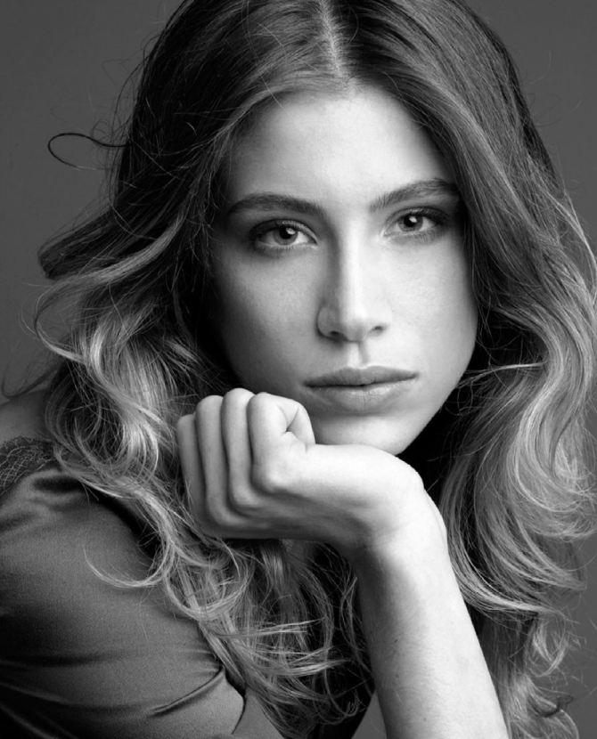 Мари де Вильпен снялась в фильме для Vs.Magazine