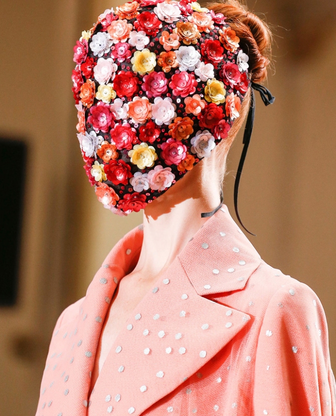 Красота в деталях: маски на показе Maison Martin Margiela Couture