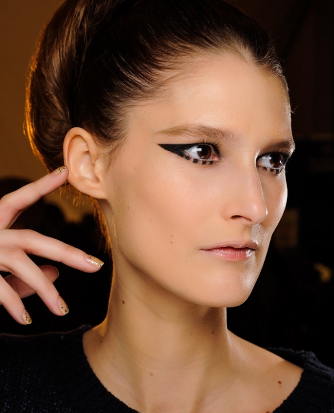 Осенний маникюр: красное и белое