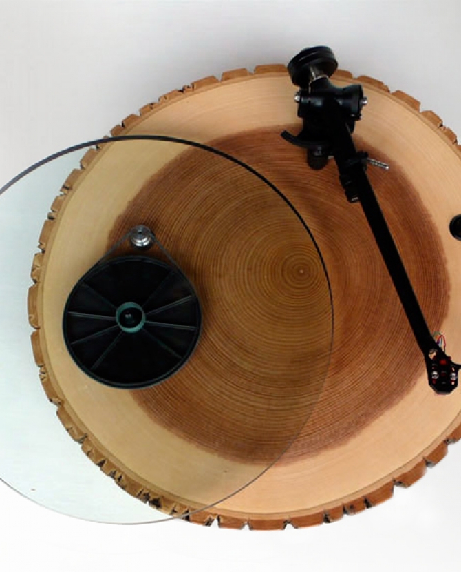 Современный проигрыватель от Джоэля Скилли