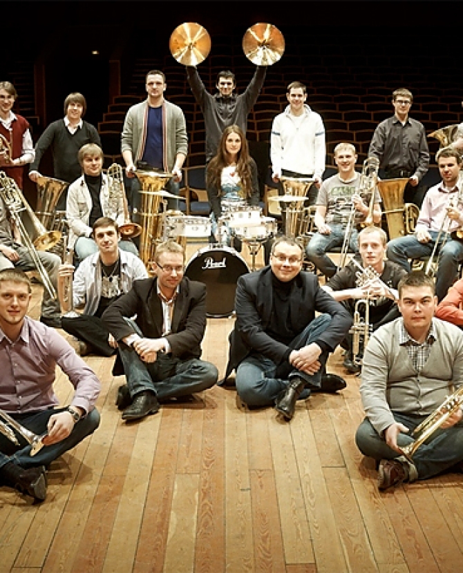 \"Духовой оркестр Олега Меньшикова\" в Театре им. Моссовета