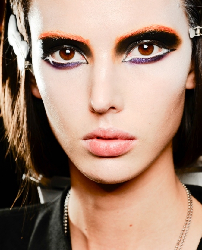 Многоцветная графика на показе Prada