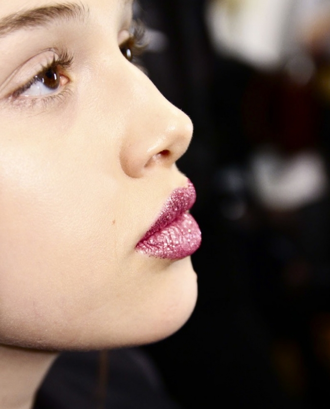 Праздничный макияж губ от Вэл Гарланд