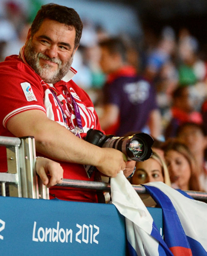 С широко раскрытым флагом