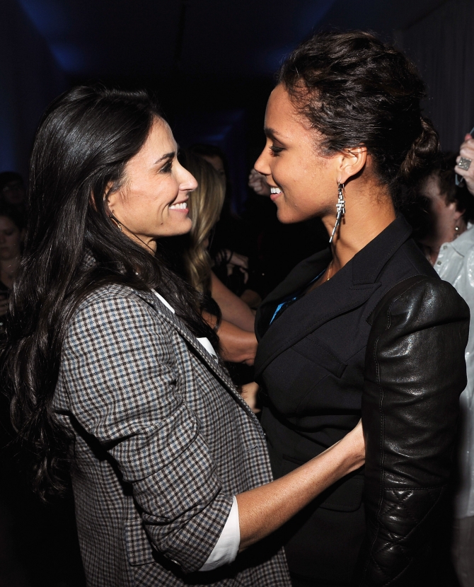 Деми Мур и Дженнифер Энистон стали режиссерами