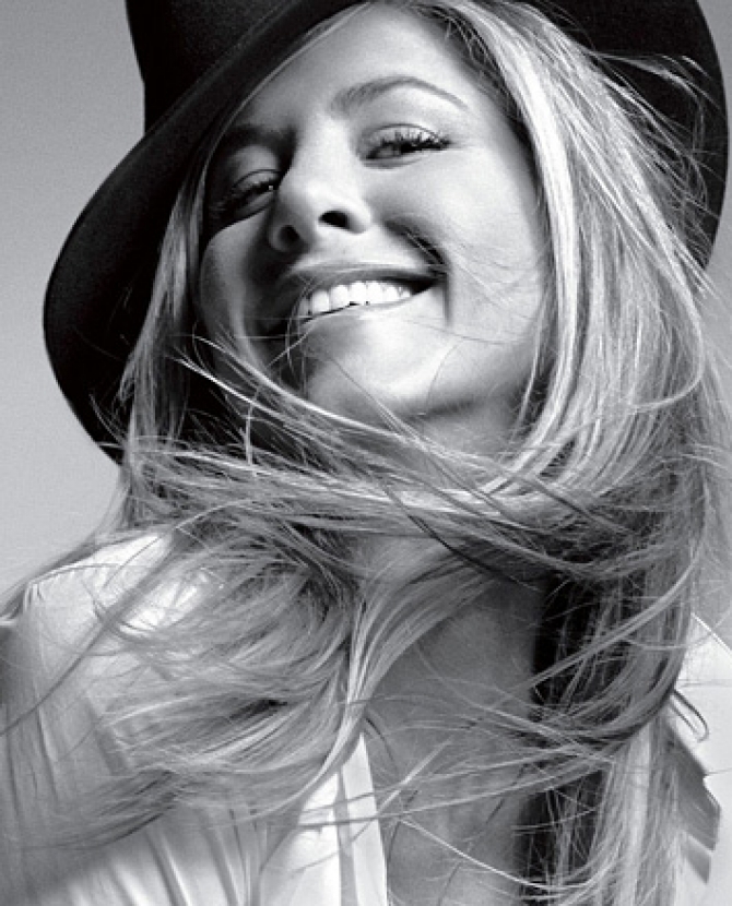 Дженнифер Энистон сотрудничает с Living Proof 