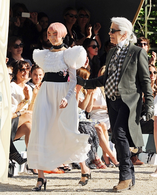 Показ круизной коллекции Chanel в Версале