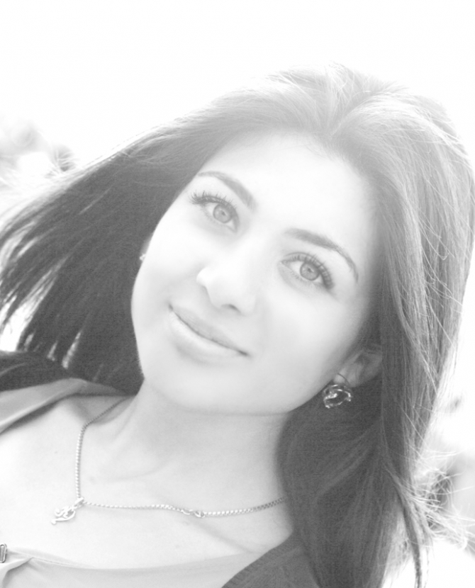 Моника Айвазян, Москва