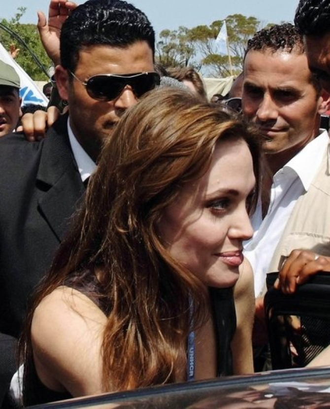 Анджелина Джоли идет по следам беженцев