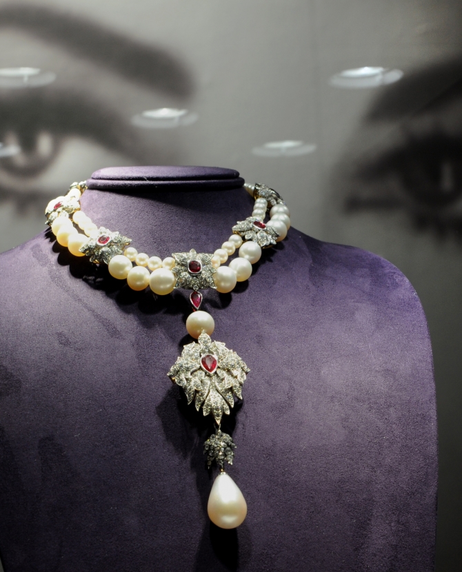 Подвеска Элизабет Тейлор продана за $12 млн.