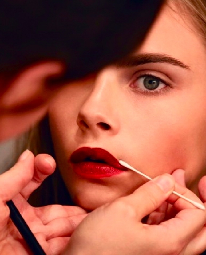 Элегантный красный на показе Burberry Prorsum