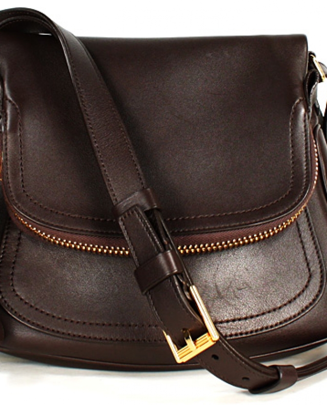 Любимая вещь: Энистон и сумка Tom Ford