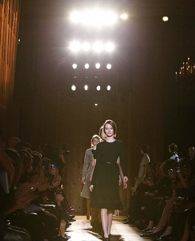 Неделя моды в Париже: Roland Mouret 