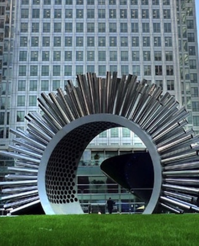 Ветряная скульптура Люка Джерема в Лондоне