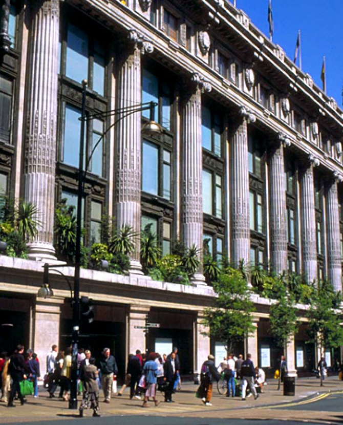 Selfriges в поддержку Yayoi Kusama for Louis Vuitton