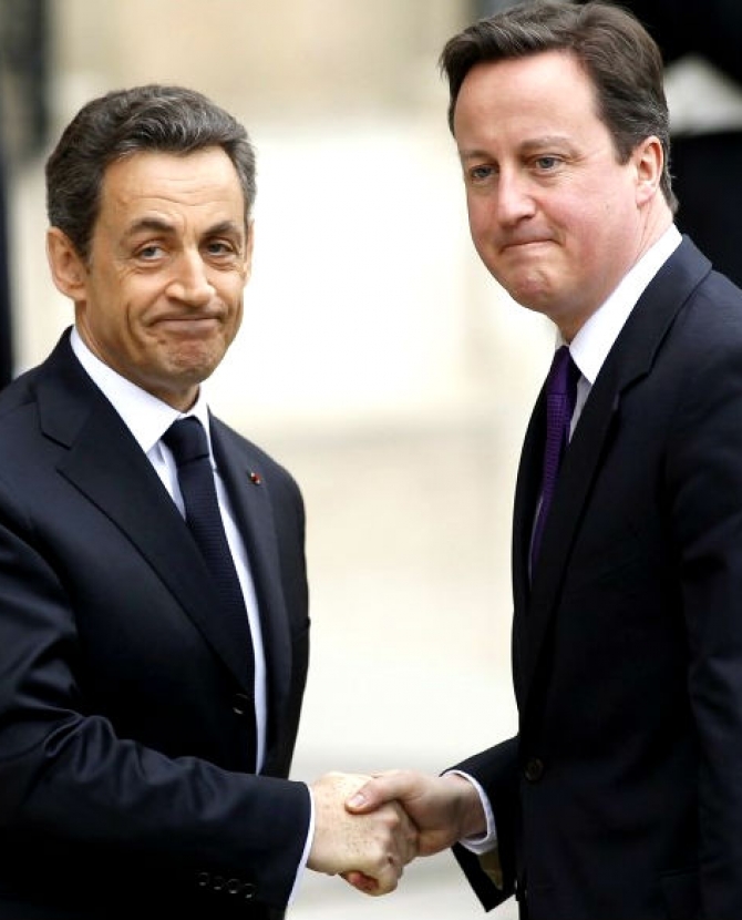 С кем еще не поругался британский премьер? 