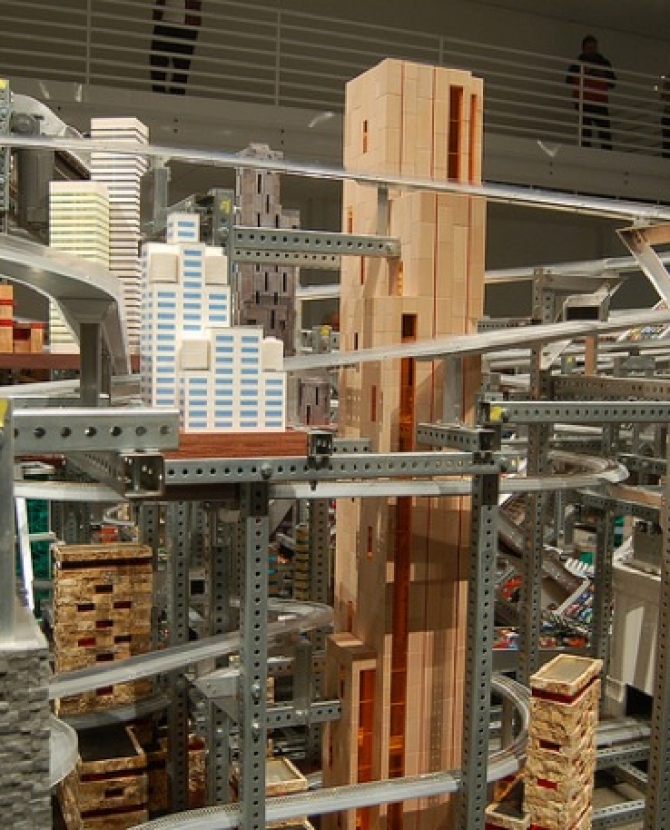 Инсталляция Криса Бурдена в действии