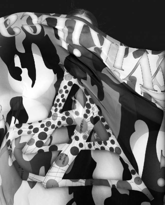 Футболки и платки в поддержку Wikileaks 