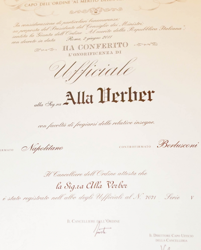 Награждение Аллы Вербер в посольстве Италии