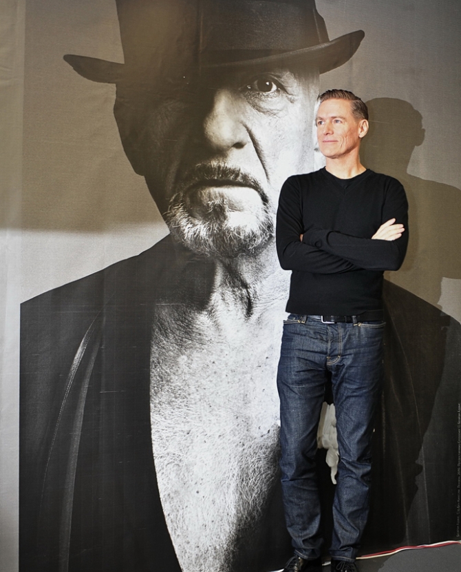 Открытие выставки Брайана Адамса