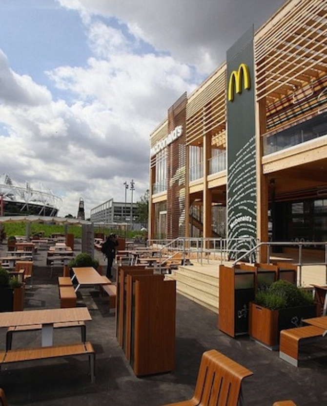 Самый большой McDonald's в мире