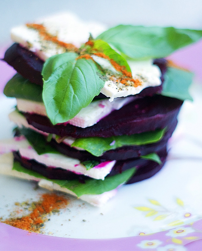 Слоеная свекла с козьим сыром  