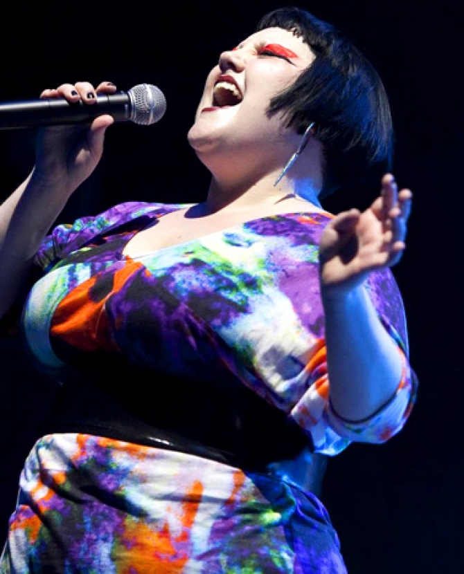 Бет Дитто споет на вечеринке Versus