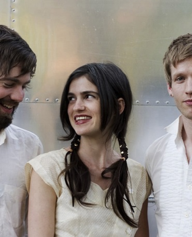 Трек дня: Bowerbirds — In The Yard