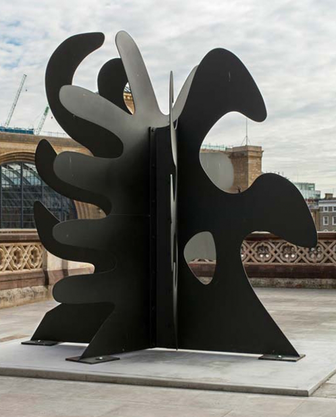 Скульптура Александра Колдера в Лондоне