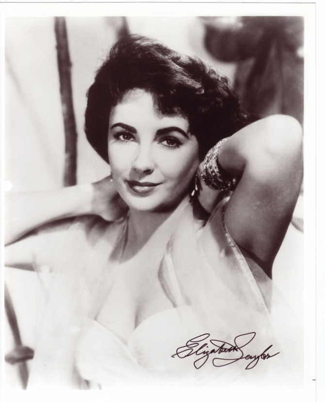 Личные вещи Элизабет Тейлор покажут в Москве