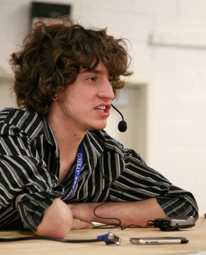 Facebook взял на работу известного хакера