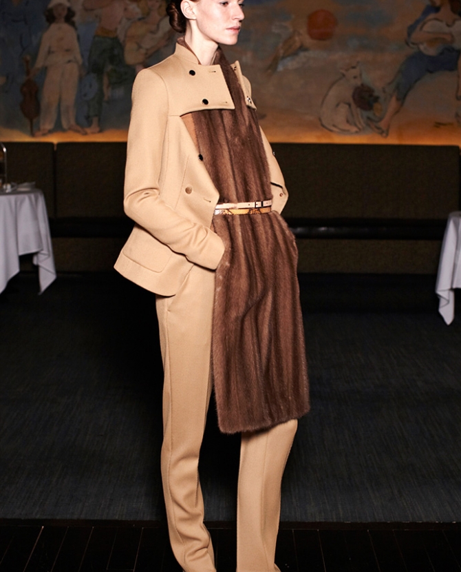 Вещь в себе: меховой передник The Row