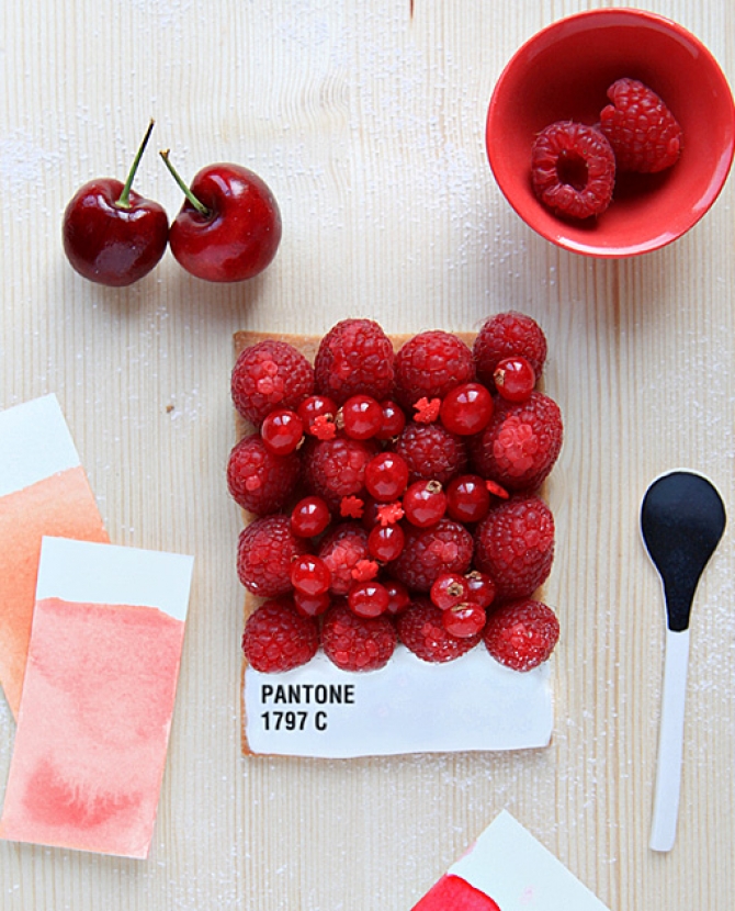 Пирожные в виде оттенков Pantone