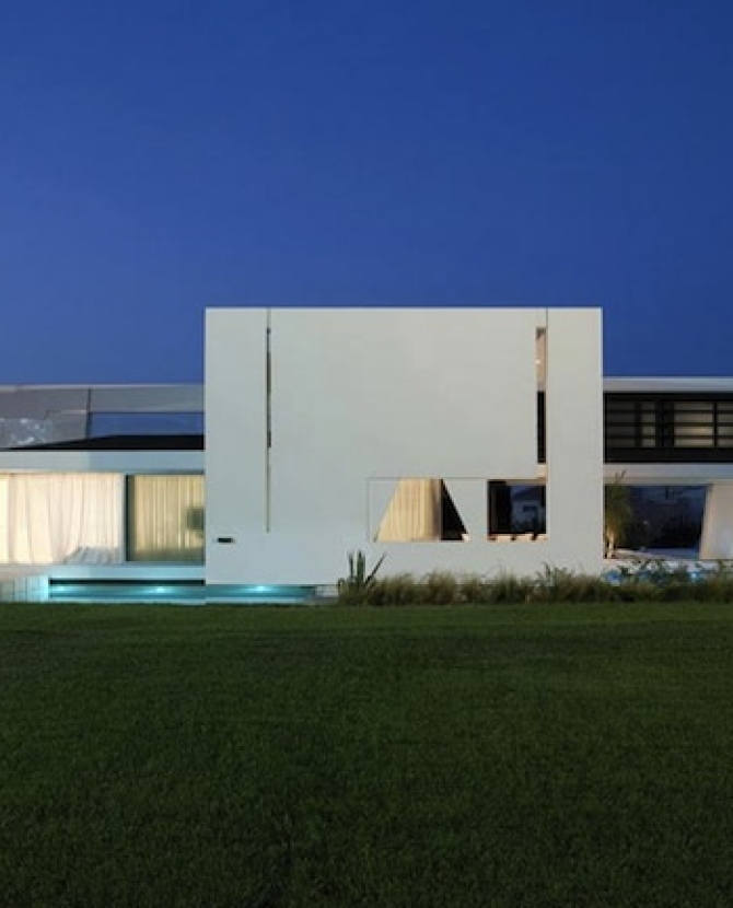 Лаконичная вилла H3 в Афинах