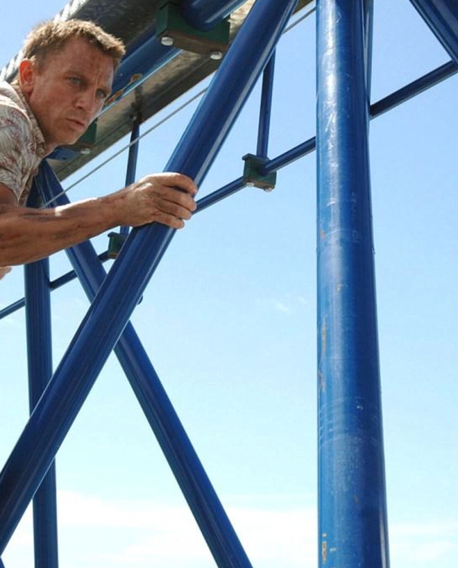 Джеймс Бонд спешит в Африку