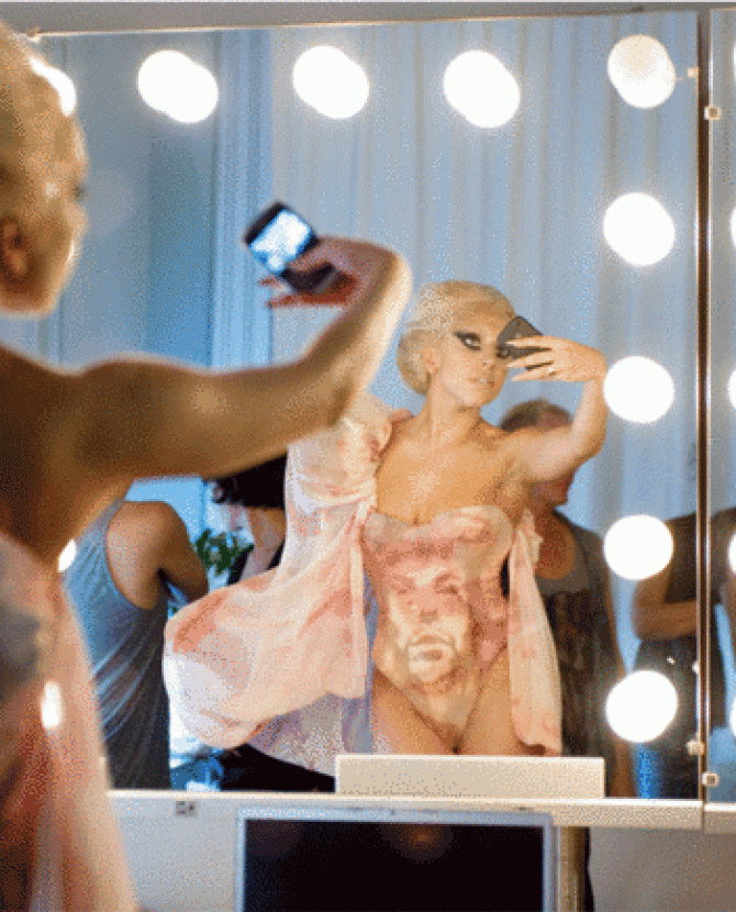 Lady Gaga празднует успех фонда Viva Glam