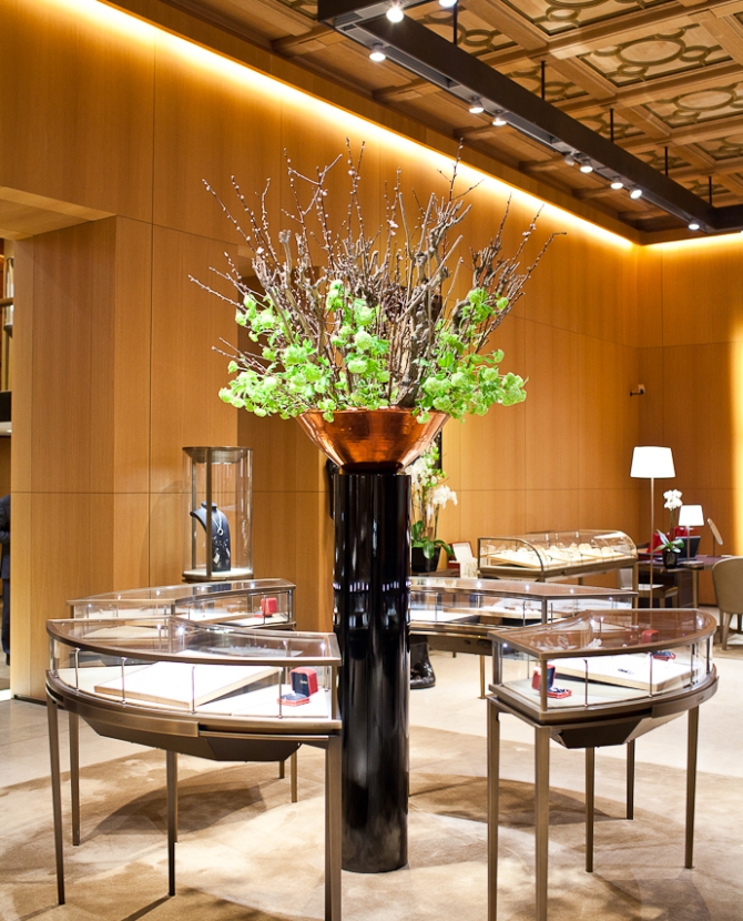 Весенний ужин дома Cartier