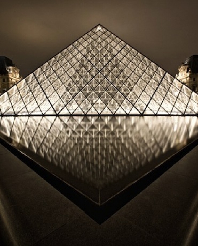 Круизный показ Salvatore Ferragamo в Лувре