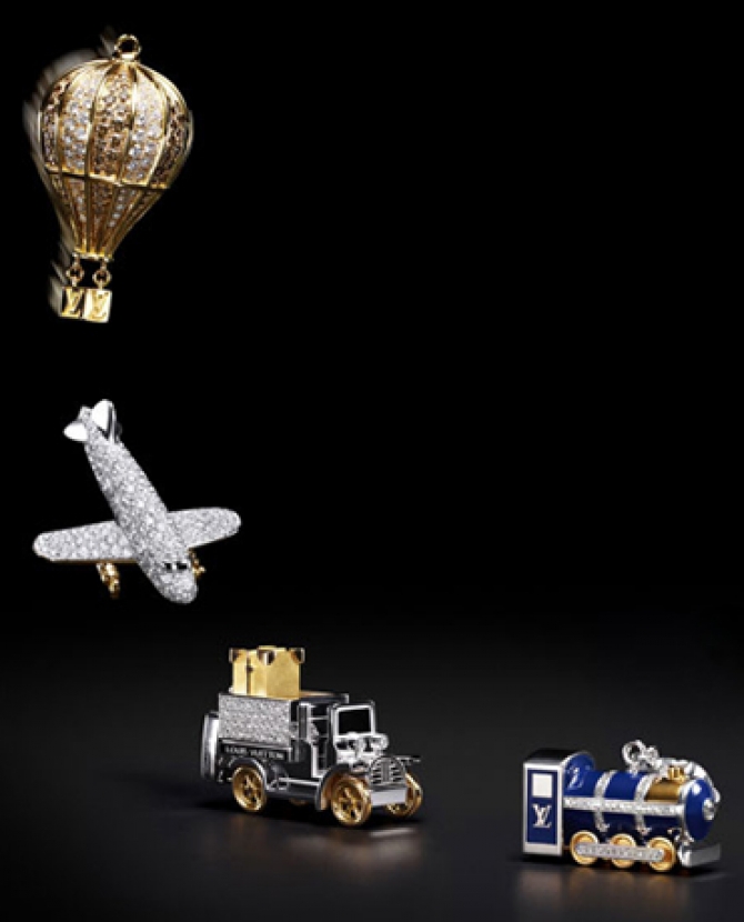 Праздничная коллекция брелоков Louis Vuitton