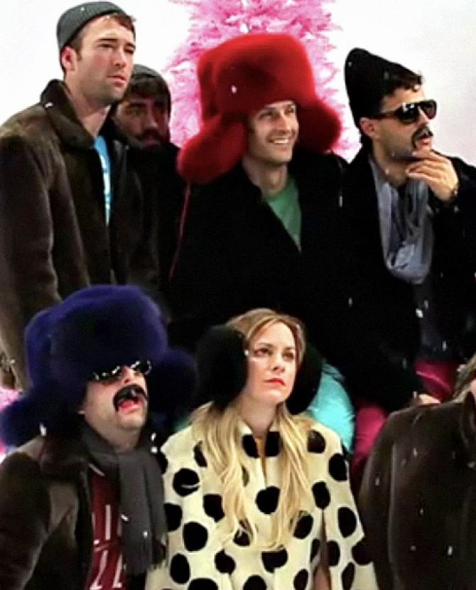 Нерождественские видео от Марка Джейкобса