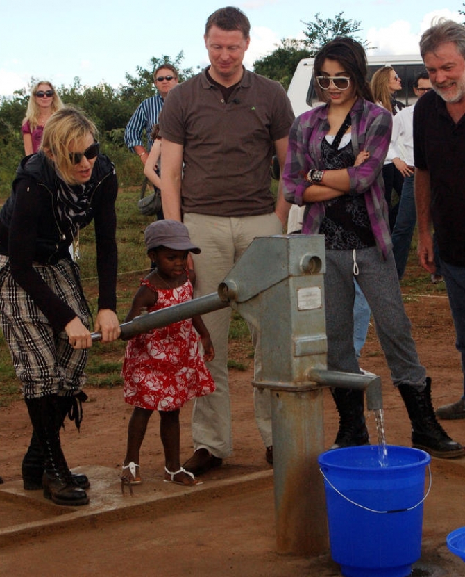 Мадонна строит приют в Малави