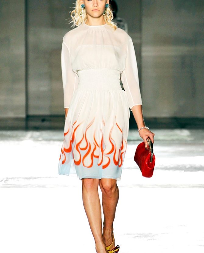 Объект желания: огненное платье Prada
