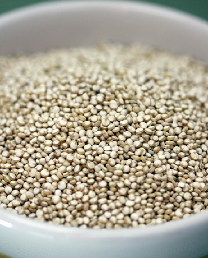 Киноа с миндалем и рукколой